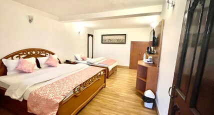 Shri Shail Inn Room Type - Super Deluxe Room