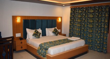 Hotel Grand Luxe Room Type - Deluxe Room Hill View