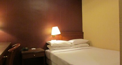 Oxford Hotel Room Type - Standard Double Room (No Window)