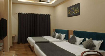 Bhavya Hotel Ujjain Room Type - DELUXE ROOM 3