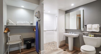 Bahia Mar Ft. Lauderdale Beach- a DoubleTree by Hilton Hotel Room Type - 2 DBL MOB ACCESS RI-SHWR
