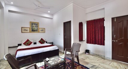 Aashiyana Comfort Homestay |Rooms & Caretaker| Room Type - Super Deluxe Room