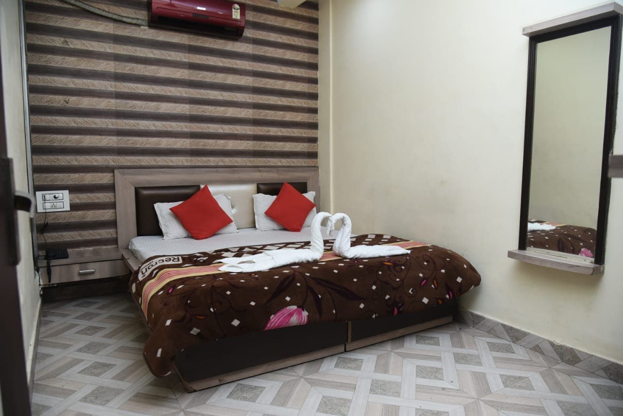 Hotel The Great Stay by jai maa chintpurni - Tap to explore photos