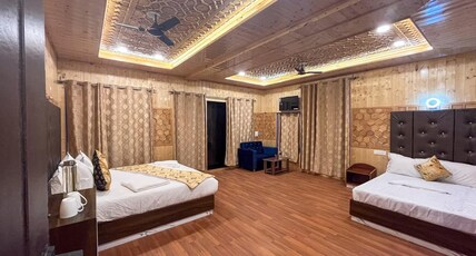 The Classic Crown Room Type - Deluxe Room with Balcony