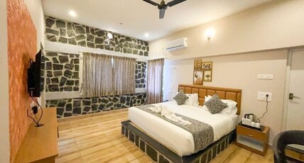 Le Yercaud Room Type - Premium Room with Balcony