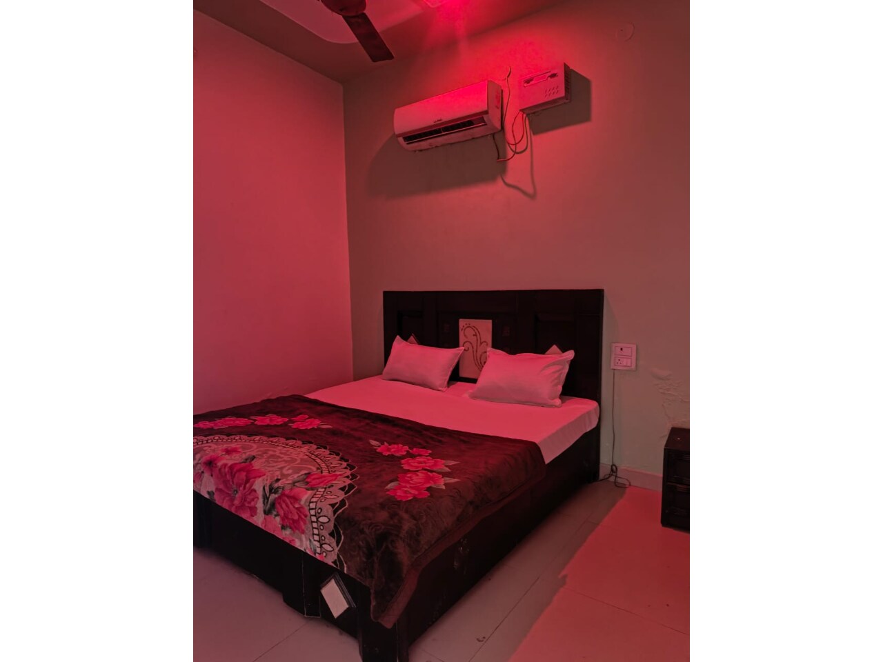 Hotel Dream - Tap to explore photos