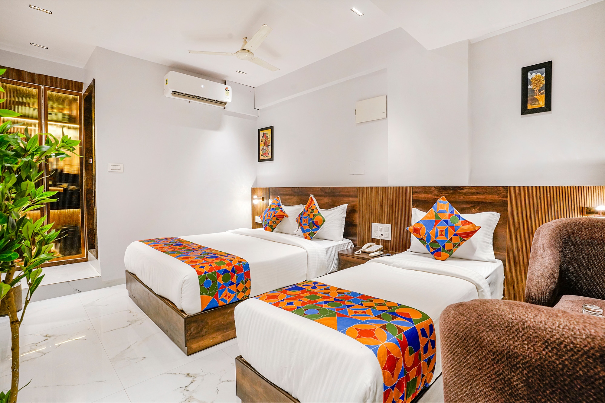 FabHotel Peralz - Nr. Boriwali Station - Tap to explore photos