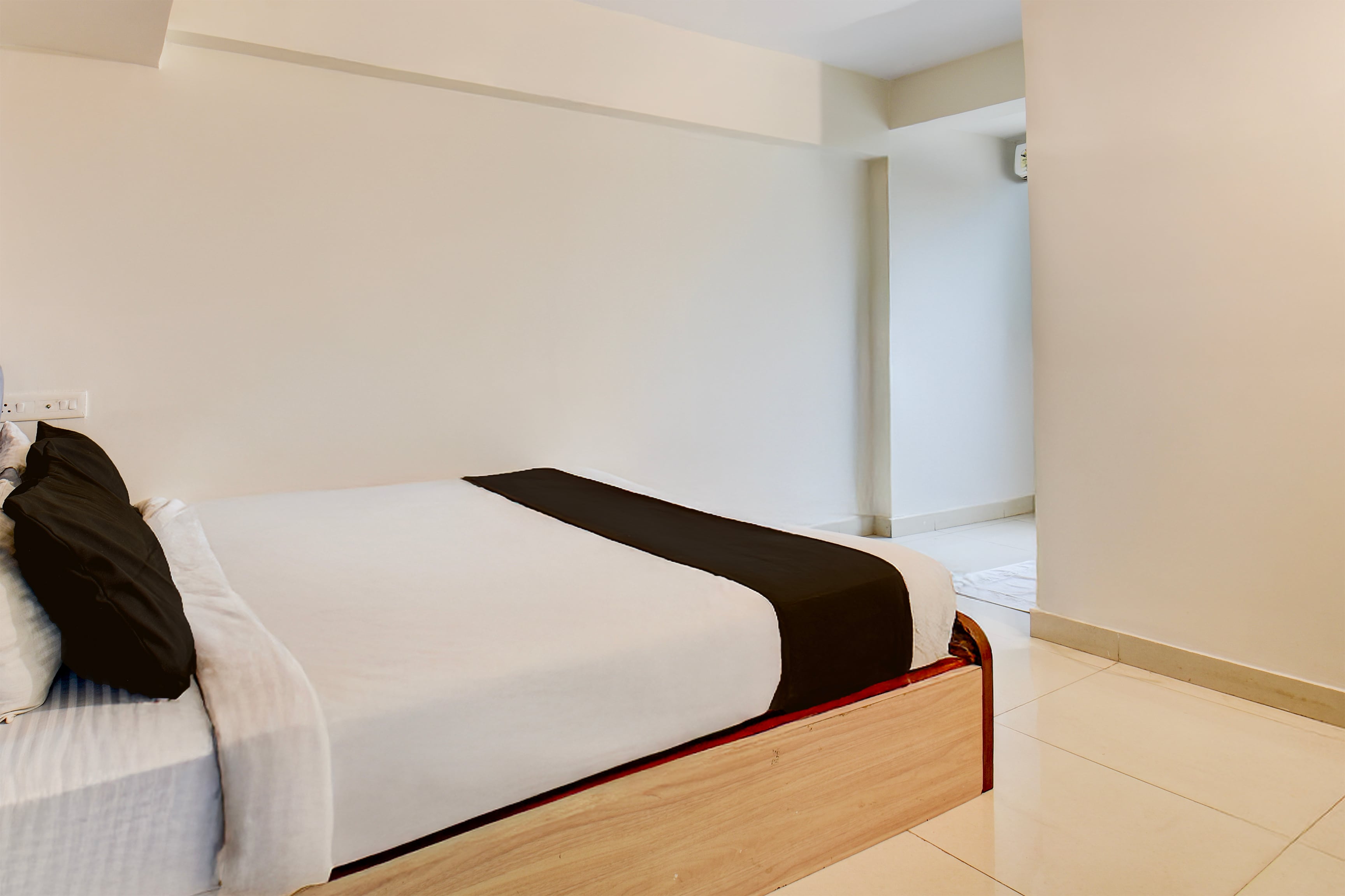 Hotel O Panchsheel Crown Ac Suites And Luxury Rooms - Tap to explore photos