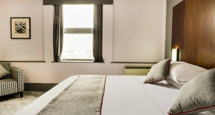 Sheffield Metropolitan Hotel by Belvilla Room Type - Superior Double King room