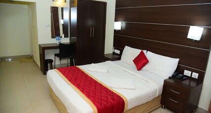SHANTHI CASTLE INTERNATIONAL PREMIUM HOTEL Room Type - Pride Room