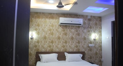Hotel Tantri Royale Room Type - Premium Deluxe Room