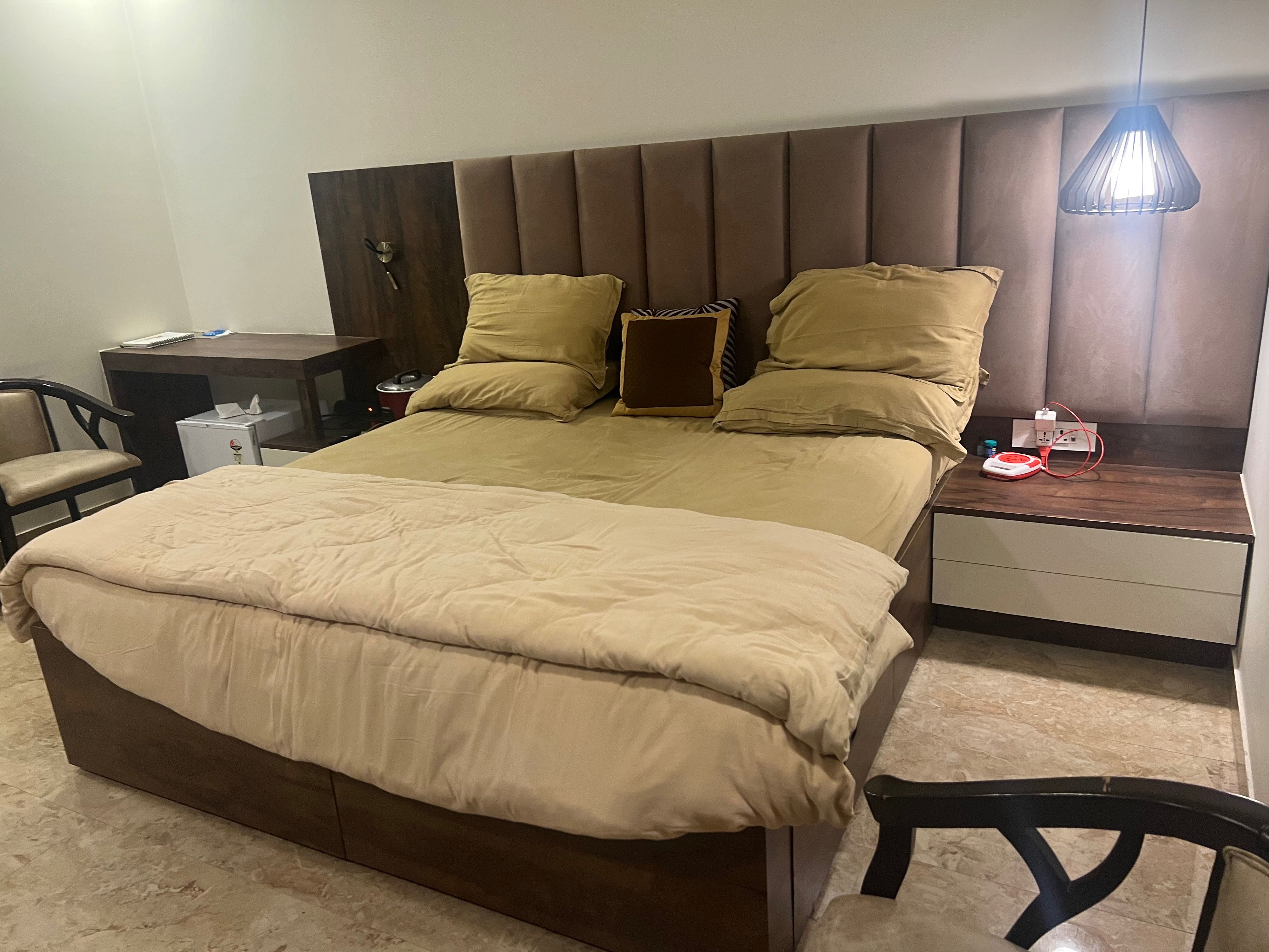 Hotel O Gold Souk Mall Gurgaon - Tap to explore photos