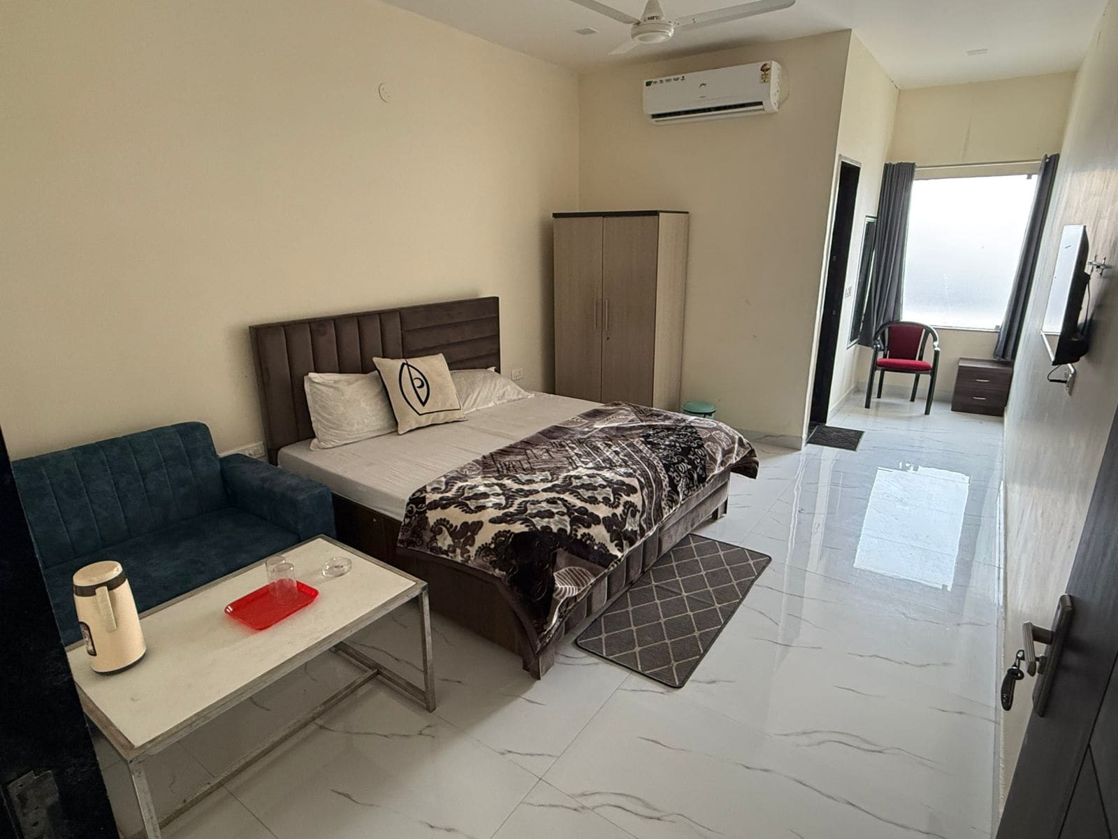 Sundervan Resort - Tap to explore photos