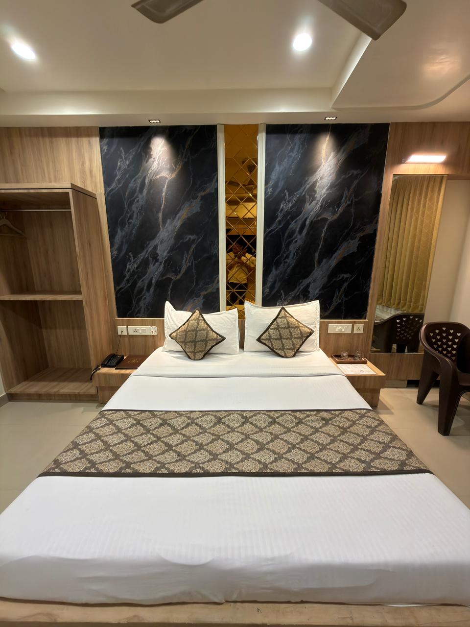 Hotel Mahadev Villa - Tap to explore photos