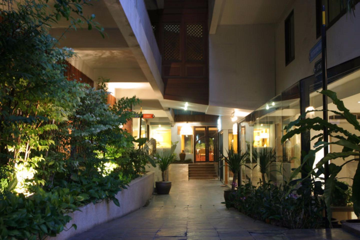 The Residence Rajtaevee Hotel - Tap to explore photos