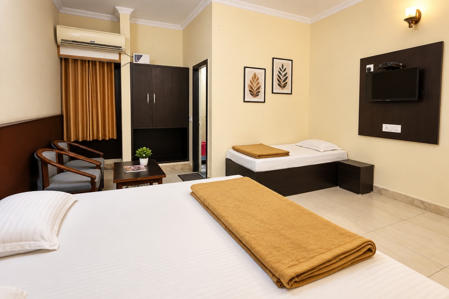 Hotel Moksha (500m From Ram Jhula) - Tap to explore photos