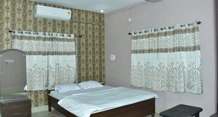 Hotel palak Room Type - Deluxe AC room