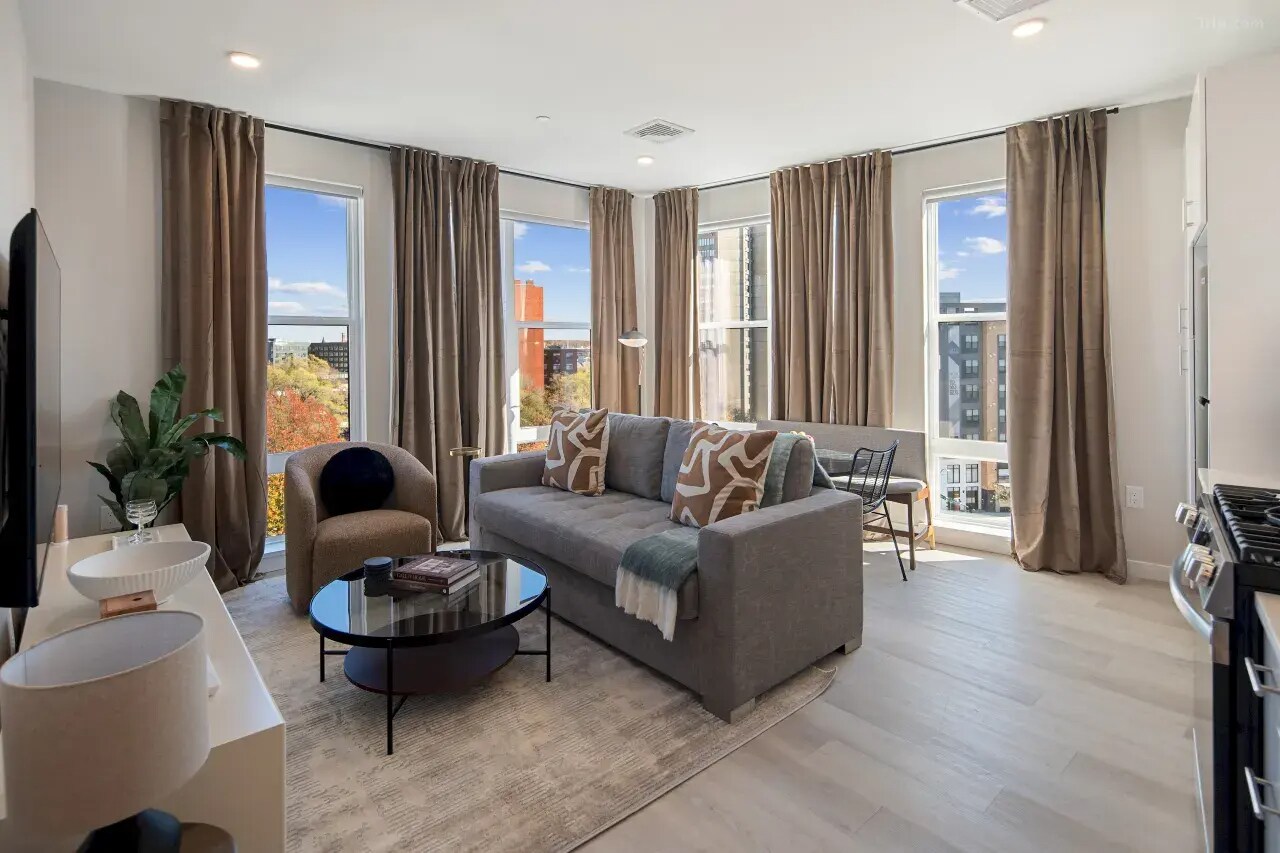 Luxurious 3BR Apartment with Premium Amenities - Tap to explore photos