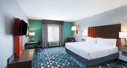 Holiday Inn Express & Suites Perryton Room Type - 1 King Standard Comm Access Roll Shower