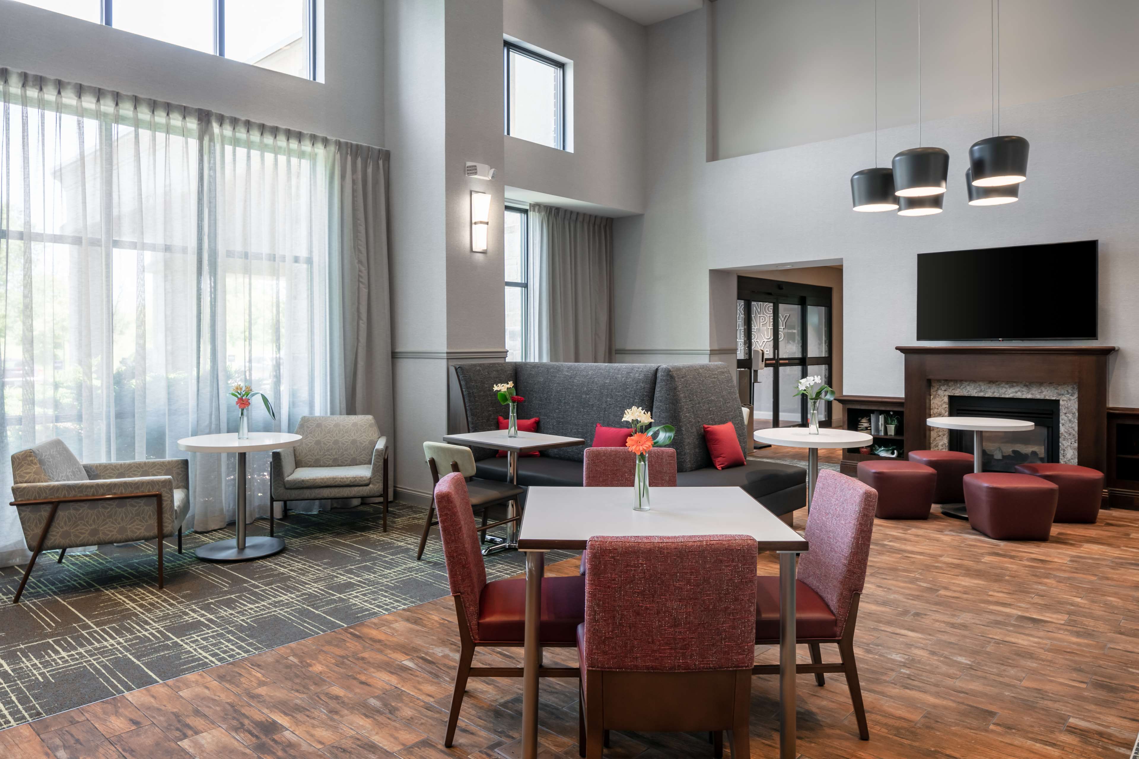 Hampton Inn & Suites by Hilton Grafton - Tap to explore photos