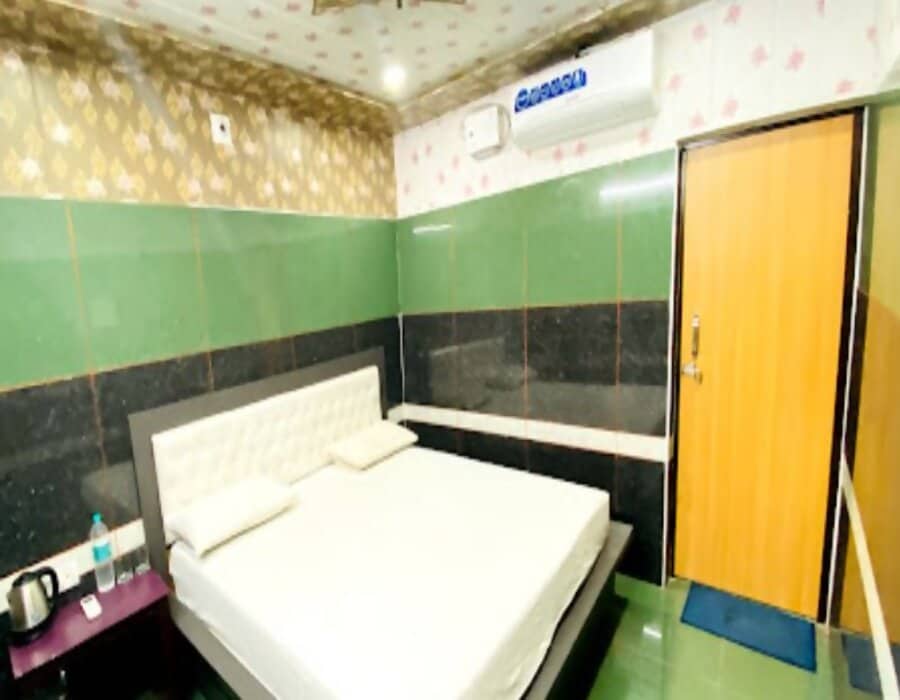 Hotel Metro Place - Tap to explore photos