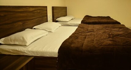 Bindra Paradise (800 meter from Golden Temple) Room Type - Deluxe AC Family Four Bed room