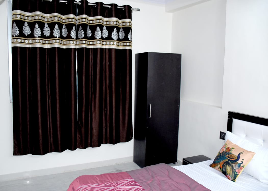 Hotel Webminez - Tap to explore photos