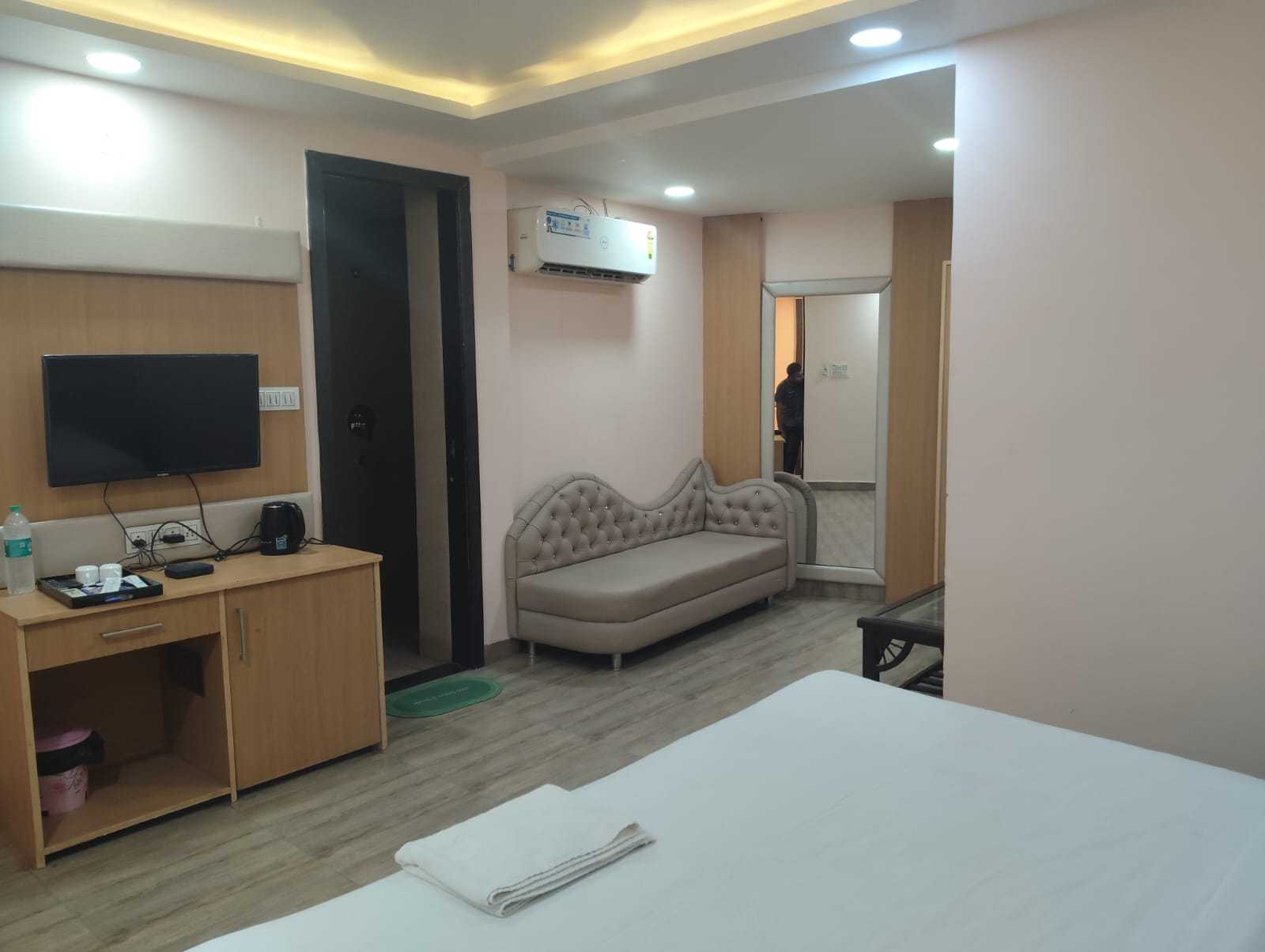 Townhouse HOTEL THE ROYAL ORCHID - Tap to explore photos