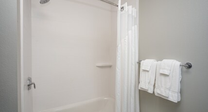 Holiday Inn Express & Suites BEND SOUTH Room Type - 2 Queen Suite