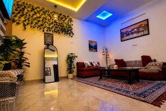 Cozy Modern 2BHK YASHOBHUMI AIRPORT MAX MANIPAL