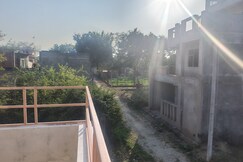 Tiny Residence with a small backyard Jacuzzi Pool