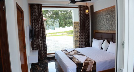Frost Cove Resort Room Type - AC Suite Room with Balcony