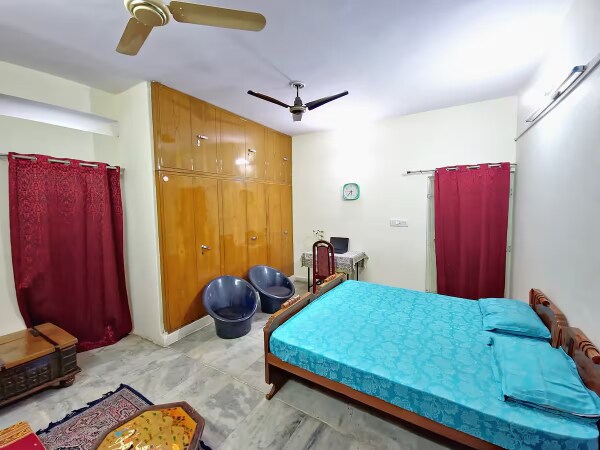 Captain's Homestay - Tap to explore photos