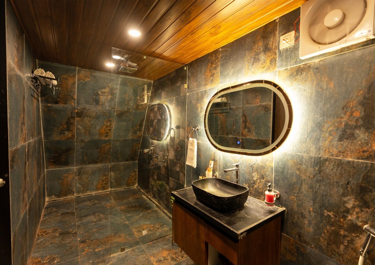 SKYGRAM STAYS CLOUD 1 1BHK WITH LAKE VIEW - Tap to explore photos