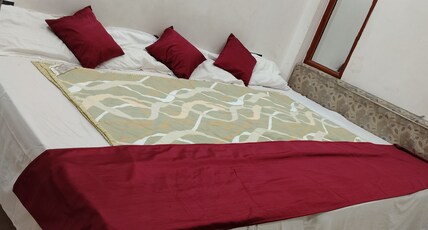 Karunanidhan palace Room Type - Luxury AC FAMILY ROOM 2