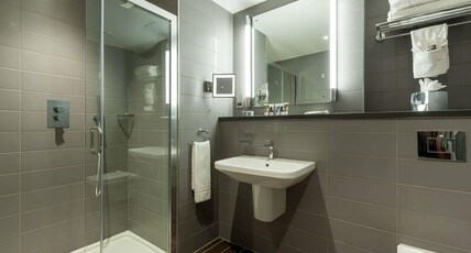 Mercure London Paddington Room Type - Executive Room with king-size bed
