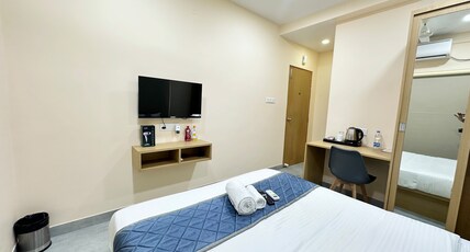Axon Business Stays Newtown Room Type - Deluxe Room with City View Queen Bed
