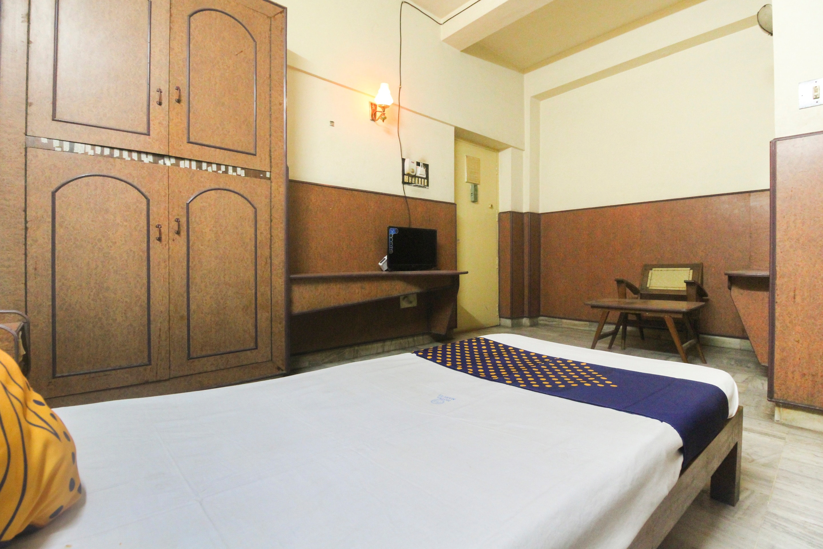 Hotel O Maruthi - Tap to explore photos