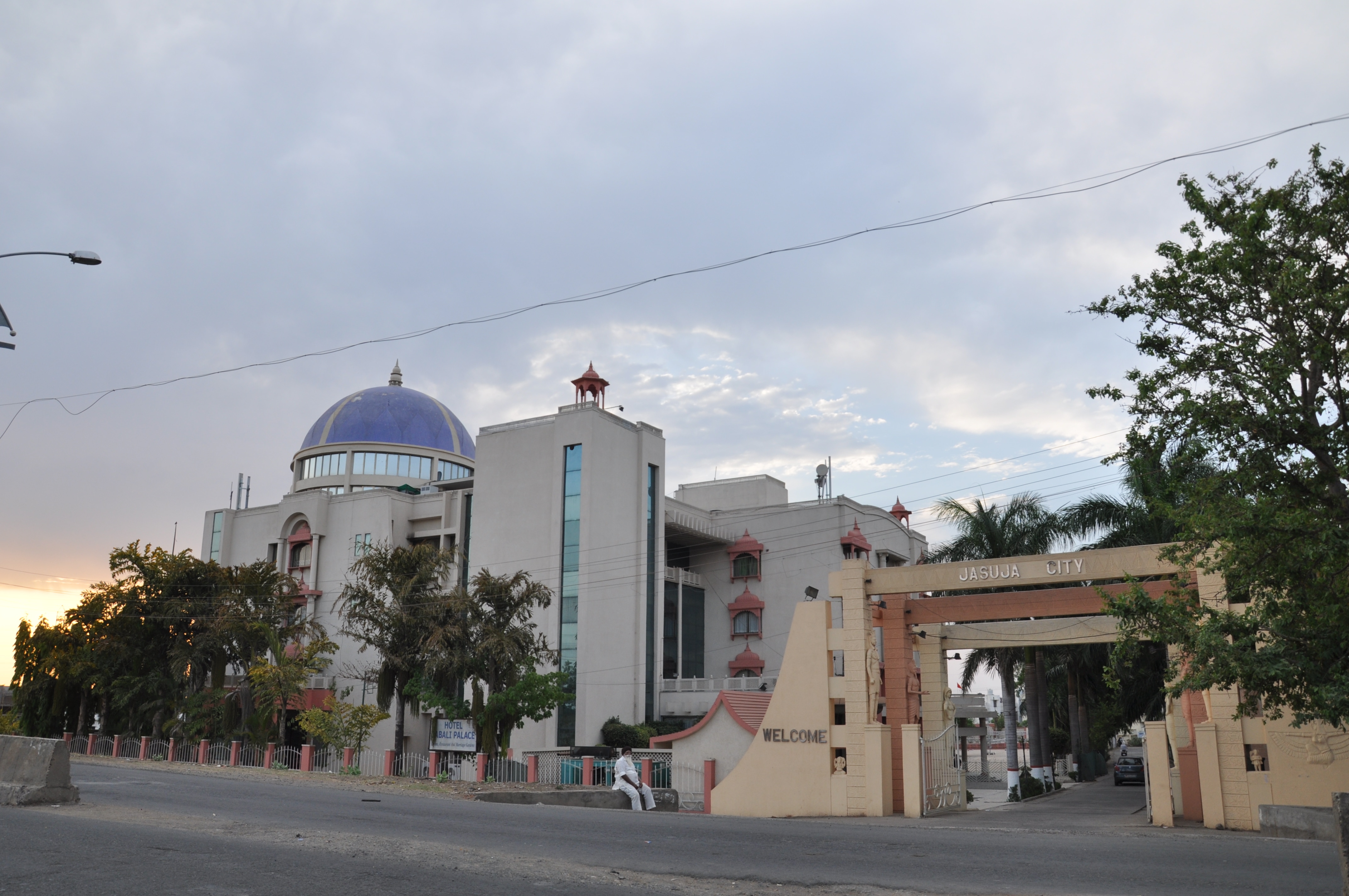 Jabali Palace - Tap to explore photos