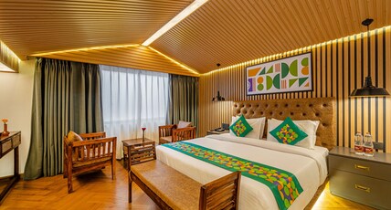 Treebo Bridge View Regency, Mall Road Room Type - Spacious Deluxe Room