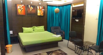 HOTEL CLOUD 9 Room Type - Standard King Bed Room