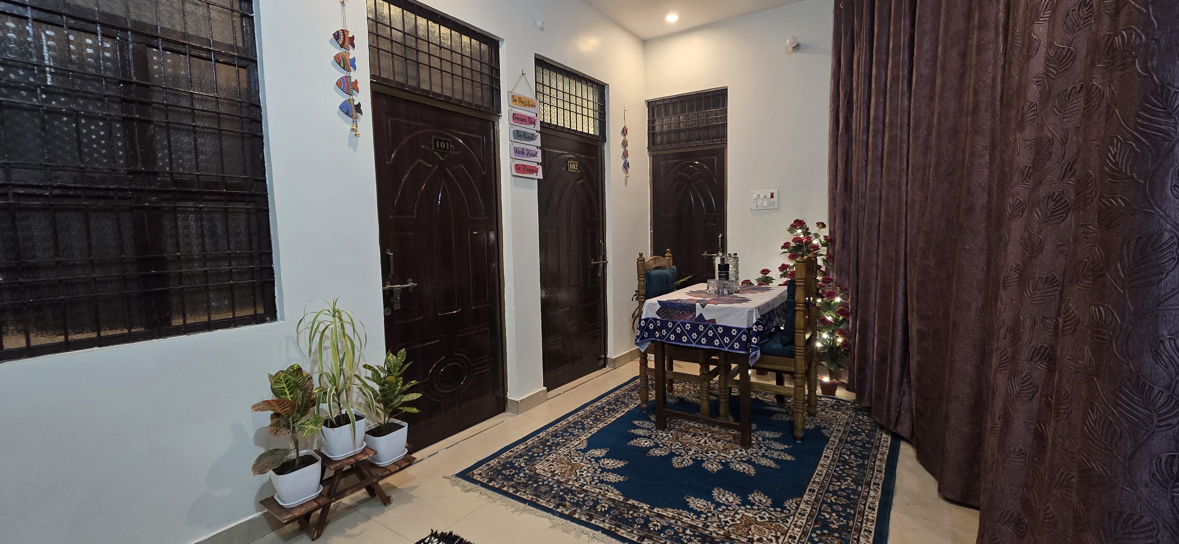 Sangam Darshan Homestay | 1km from Triveni Sangam - Tap to explore photos