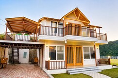 Jusgar Homestay 3BHK Villa| Lansdowne by Homeyhuts
