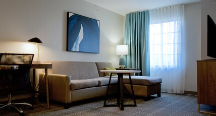 Staybridge Suites AKRON-STOW-CUYAHOGA FALLS Room Type - 1 Queen 1 Bedroom Suite Mobil Access Tub