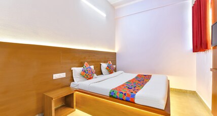 FabHotel Hans Room Type - Deluxe Room