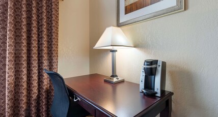 Best Western Plus Eau Claire Conference Center Room Type - 2 Queen Beds, Non-Smoking, Microwave And Refrigerator, Flat Screen Television, Full Breakfast Best Western Plus Eau Claire Conference Center Room Type - 2 Queen Beds, Non-Smoking, Microwave And Refrigerator, Flat Screen Television, Full Breakfast
