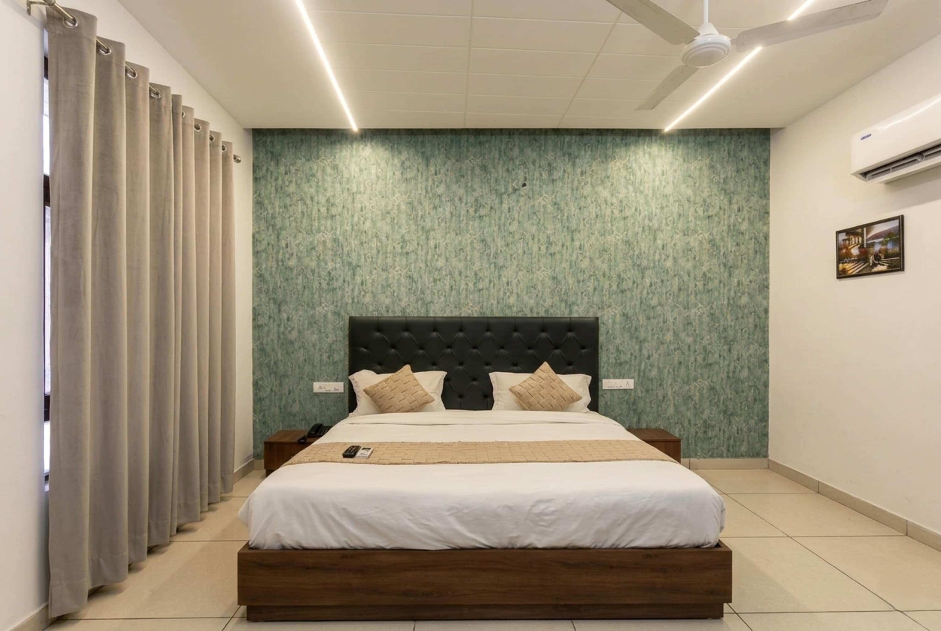 Hotel Amaltas Nayagaon Near PGI & PEC College - Tap to explore photos