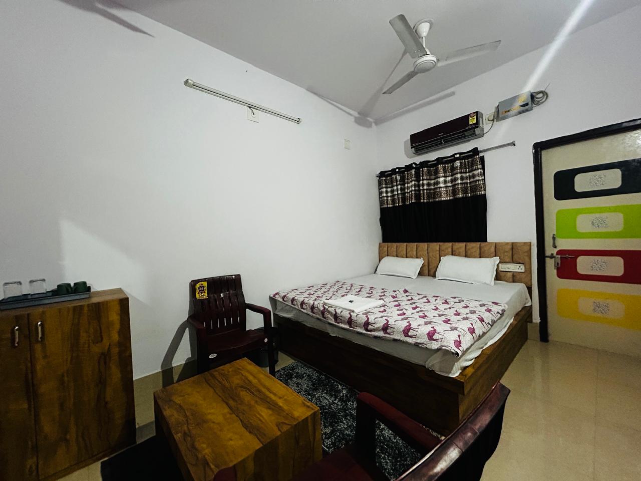 Karan's Homestay - Tap to explore photos