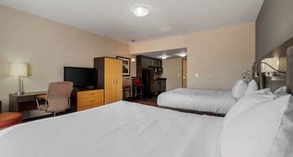 Best Western Plus Eastgate Inn & Suites Room Type - 2 Queen Beds, Non-Smoking, Kitchenette, Microwave And Mini-Refrigerator, Full Breakfast