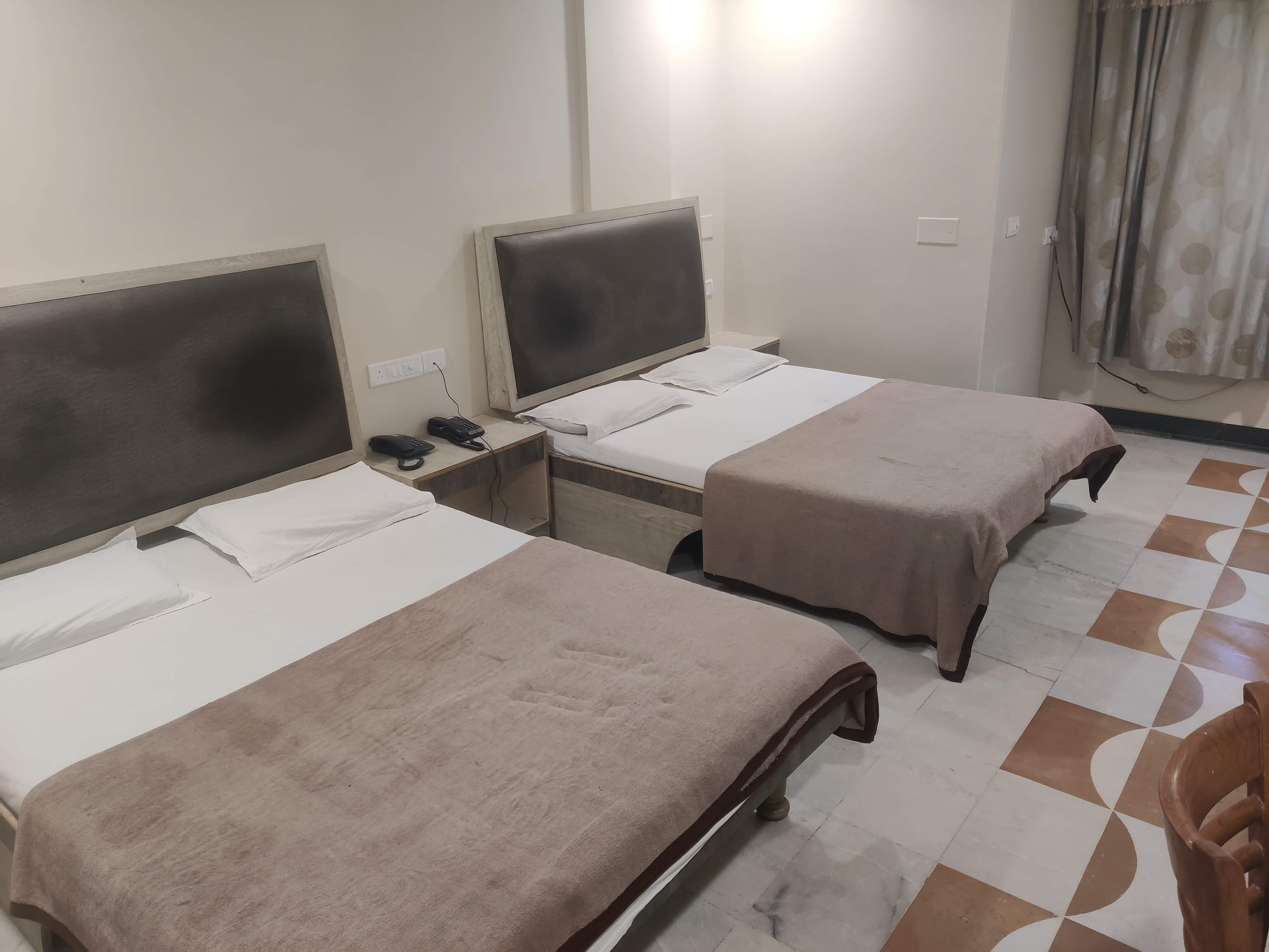 Hotel Shree Maruti - Tap to explore photos